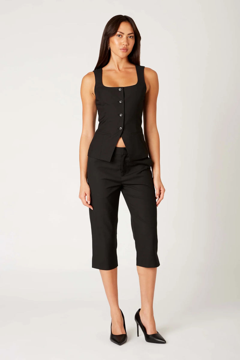 Gisele Vest, Black