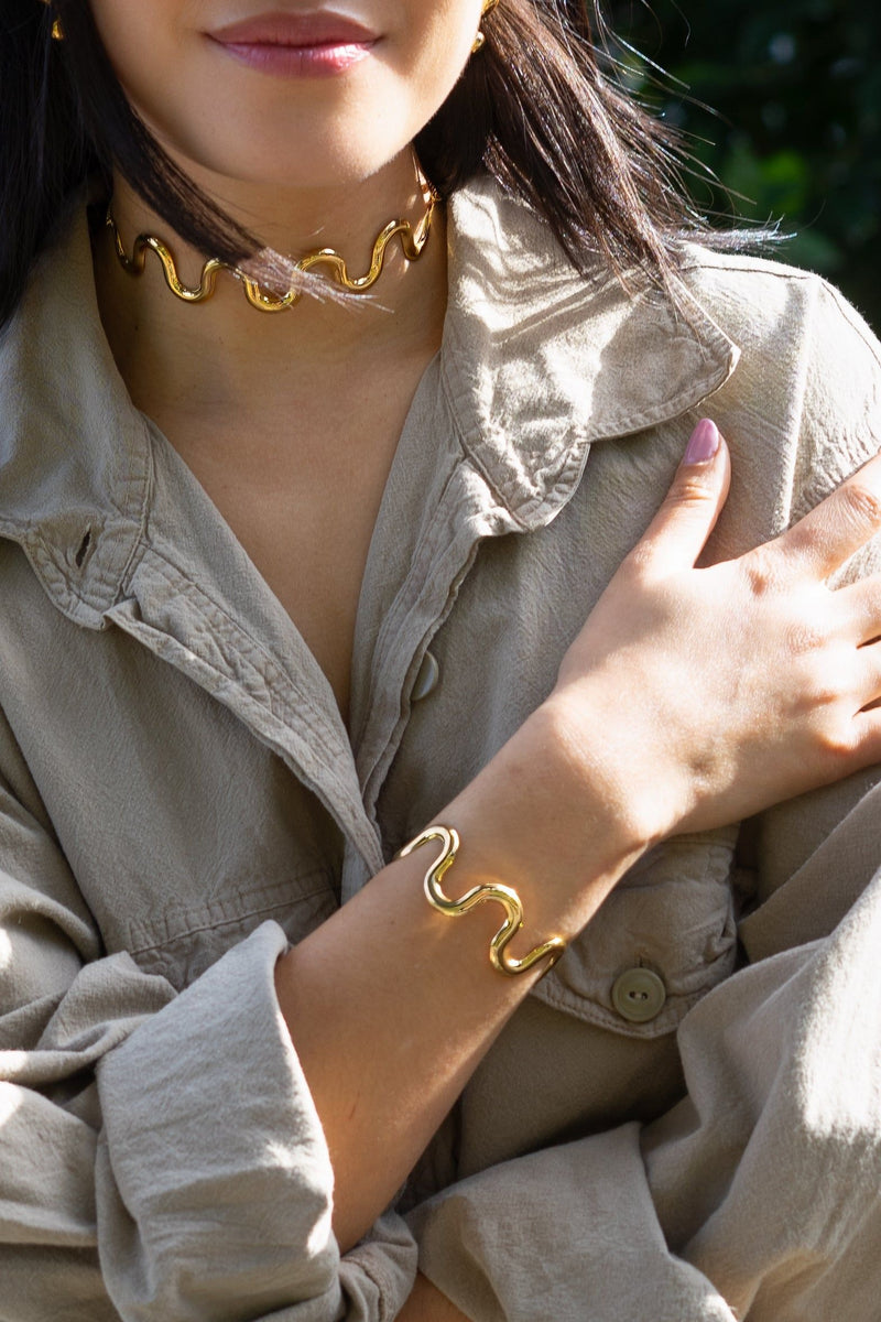 Alma Cuff, Gold